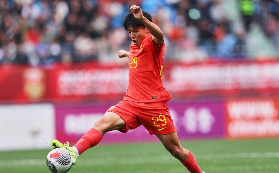 国内顶尖中场表现出色，助中国队夺冠
